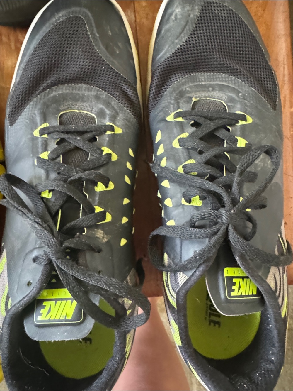 Nike FITSOLE Men’s Black and Neon Yellow Running Sneakers